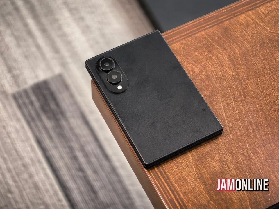 Galaxy Z Fold8 wide appears in another dummy leak, this time in black