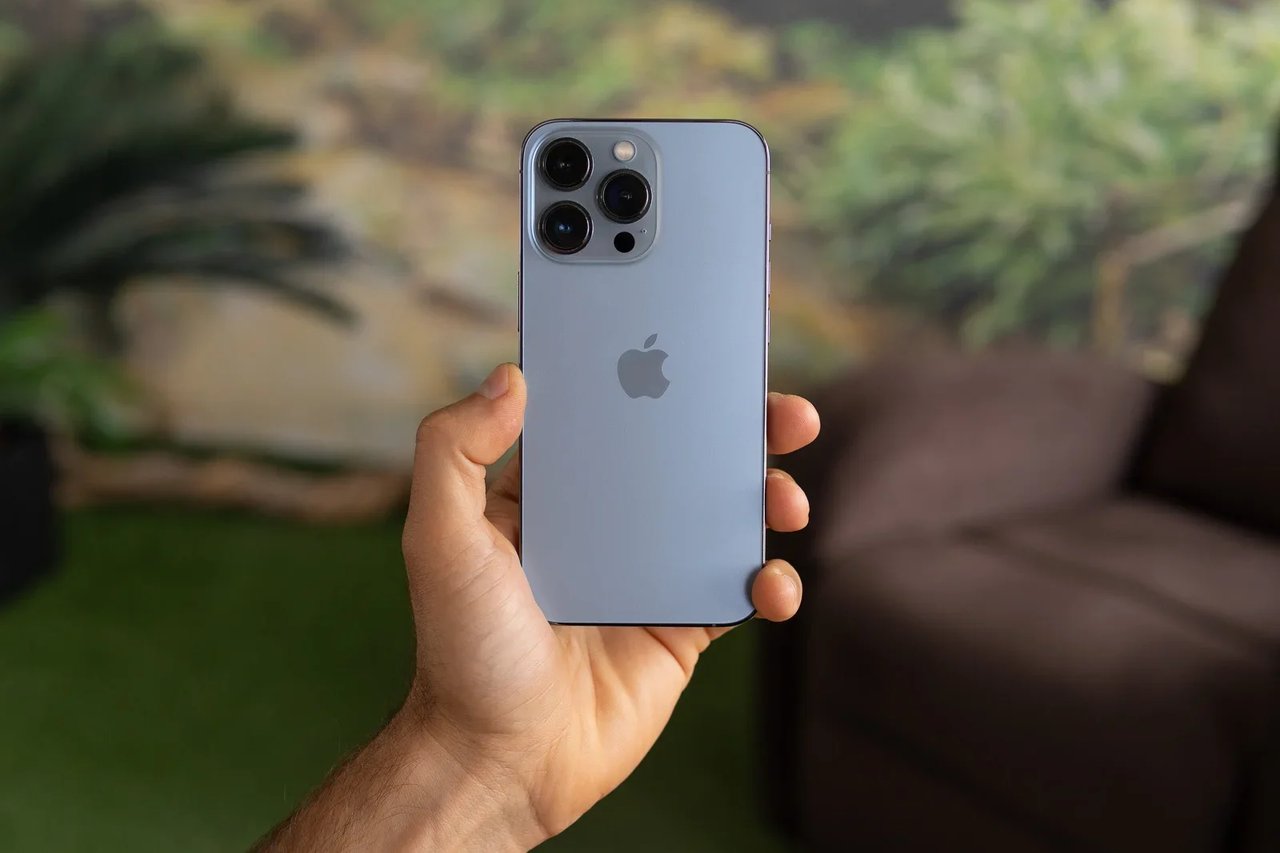 iPhone 13 Pro in Sierra Blue
