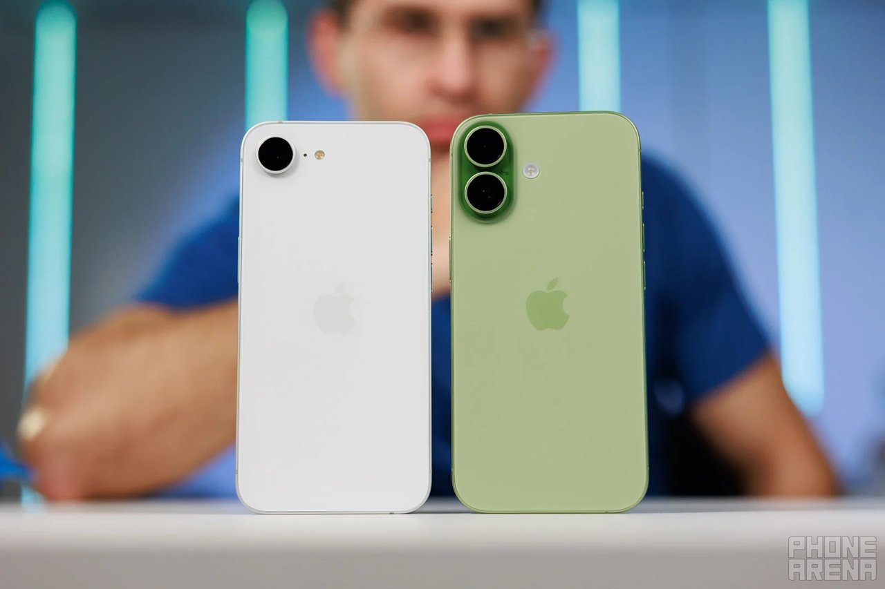 iPhone 17e and iPhone 17 comparison