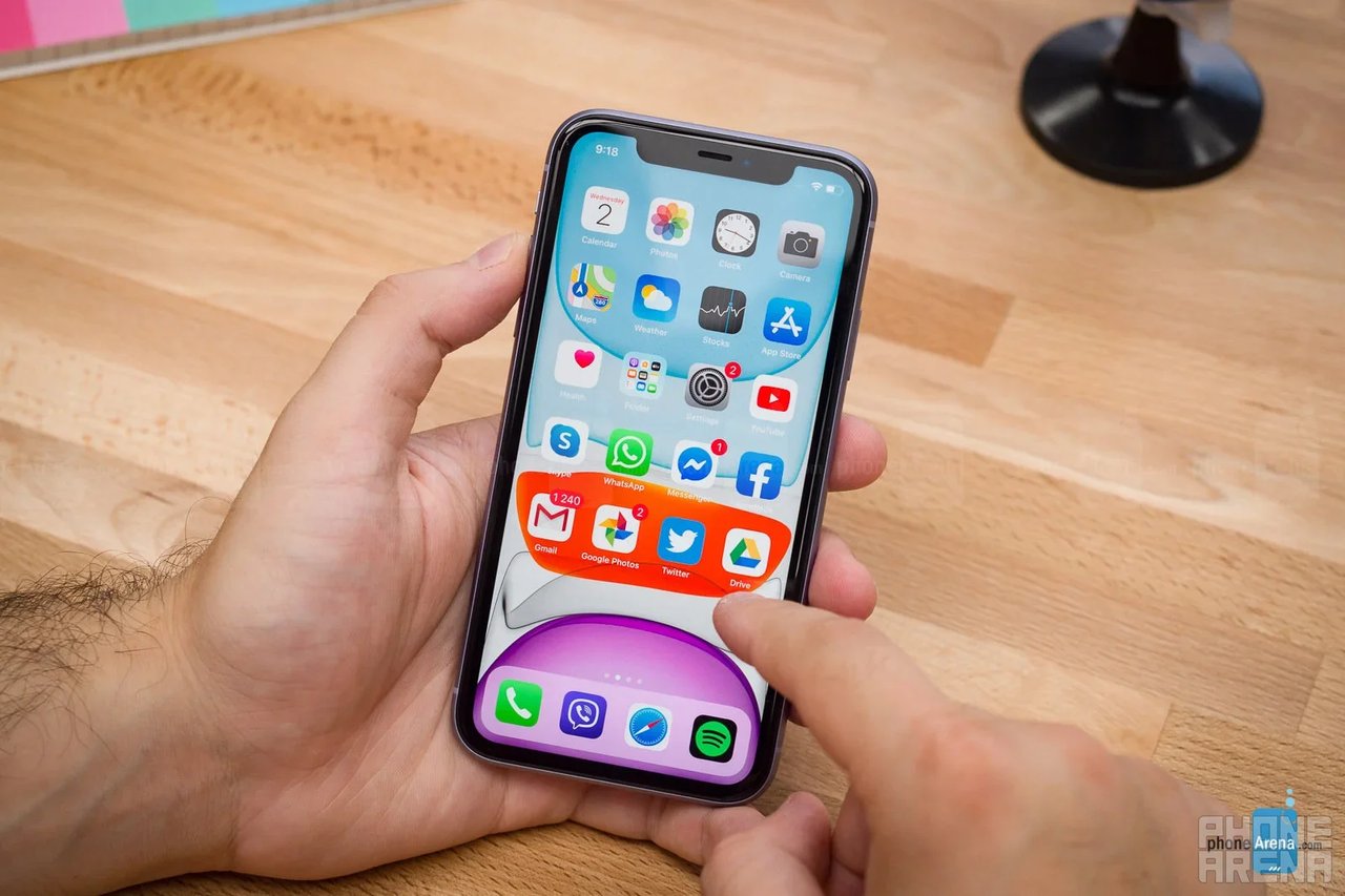 iPhone 11 bezels