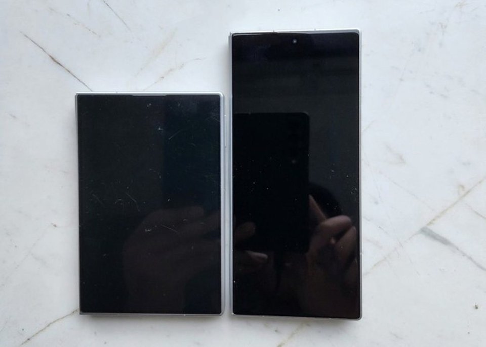 Samsung Galaxy Z Fold8 (left) and Galaxy Z Fold8 Ultra (right) dummy units