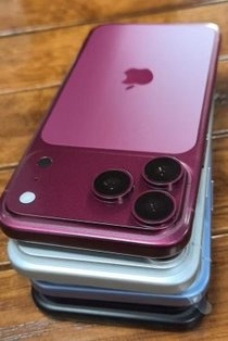 iPhone 18 Pro dummies (credit: Sonny Dickson)