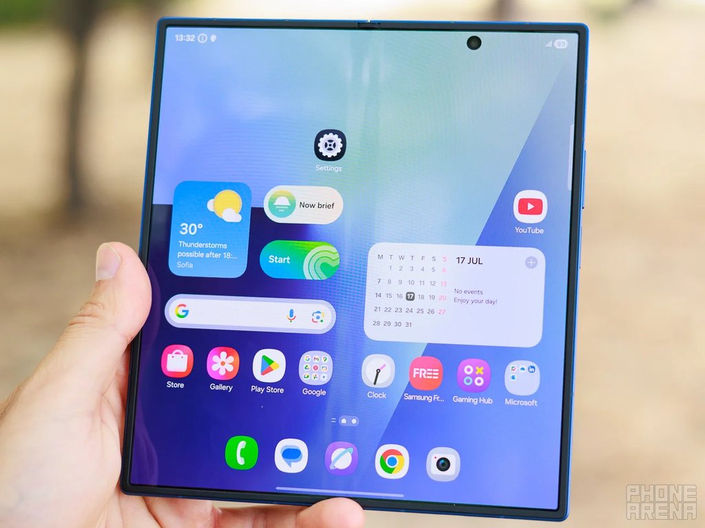 Galaxy Z Fold 8 Ultra Display