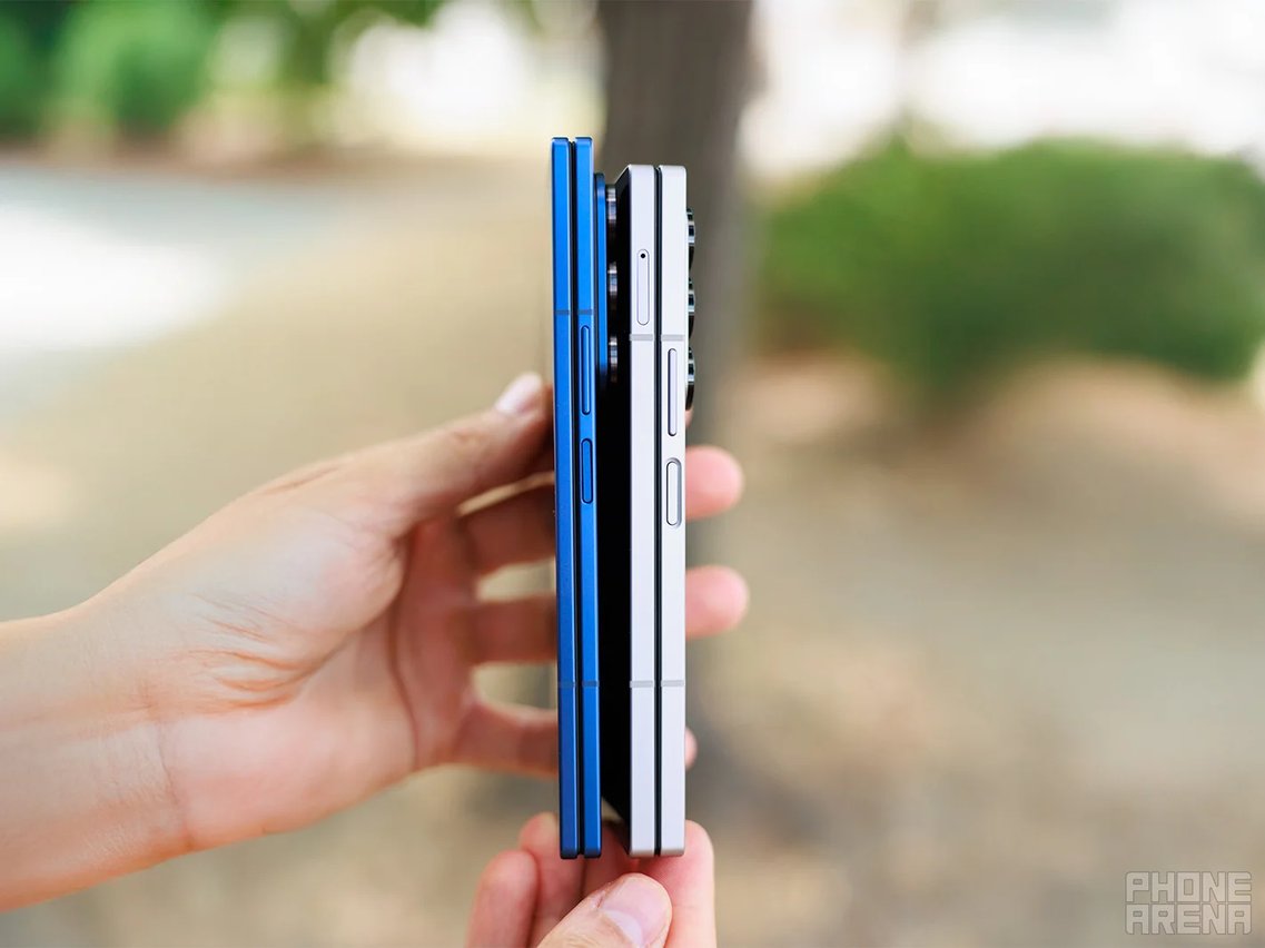 Comparison of Galaxy Z Fold 7 and 8 series