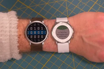 Comparison of Pebble Round 2's bezels with the original