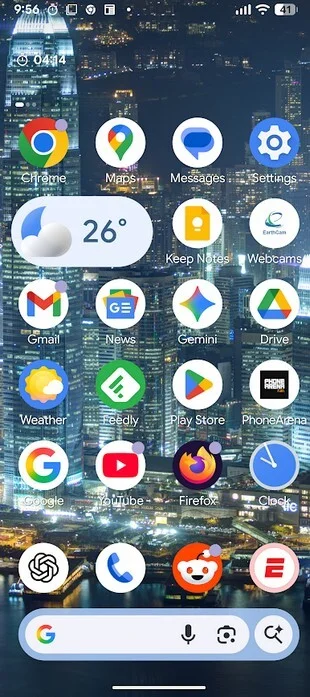 Google brings back the previous Search bar for the Pixel Launcher. | Image by PhoneArena