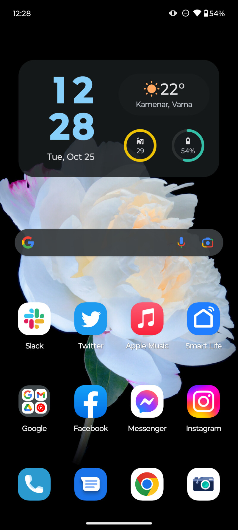 The Motorola RAZR 2022 runs Android 12