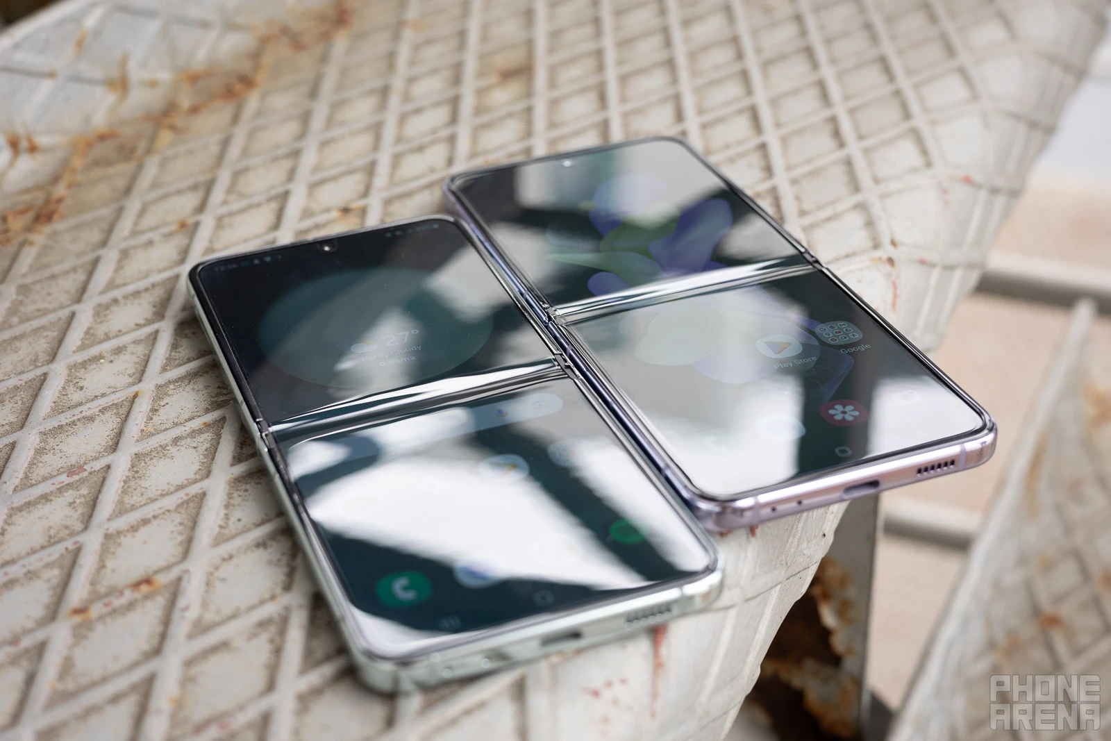 (Image Credit - PhoneArena) Crease is still an issue on the Flip 5 - Samsung Galaxy Z Flip 5 vs Flip 4: what's new?