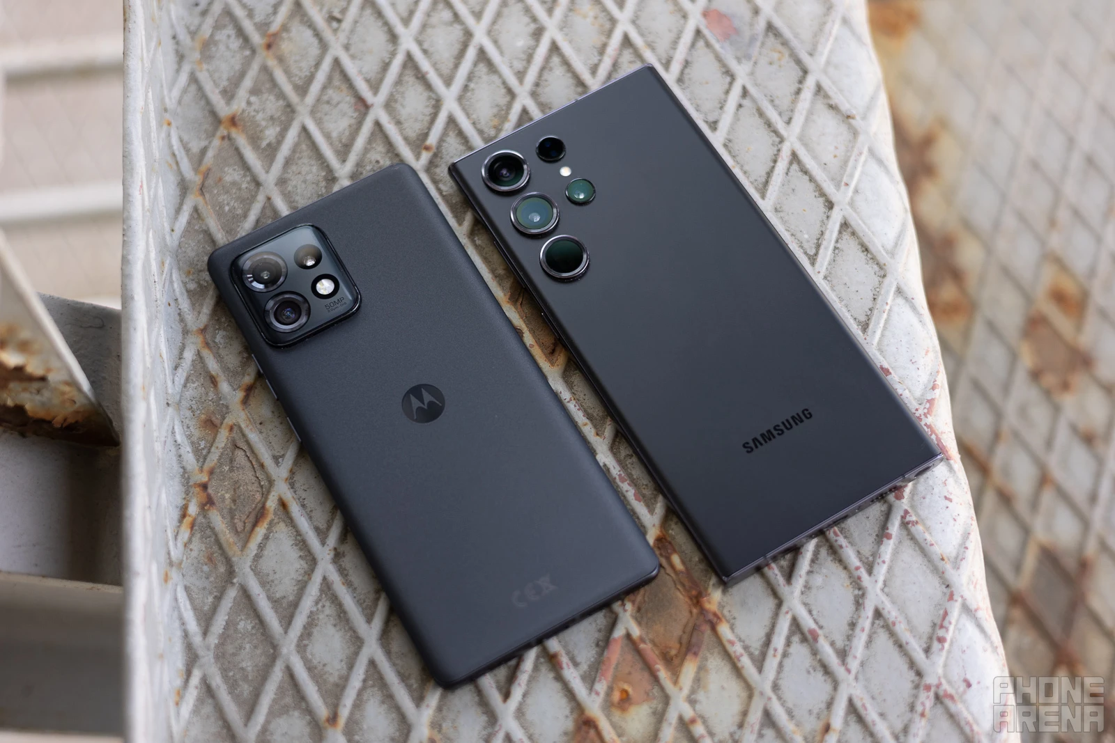 (Image Credit - PhoneArena) The Motorola is not as wide and bulky as the Galaxy - Motorola Edge 40 Pro vs Galaxy S23 Ultra