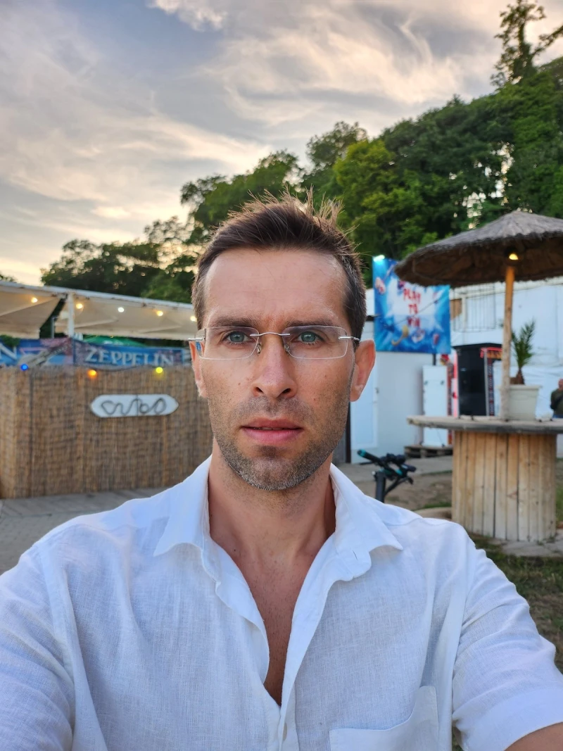 Flip 4 Main Cam Selfie