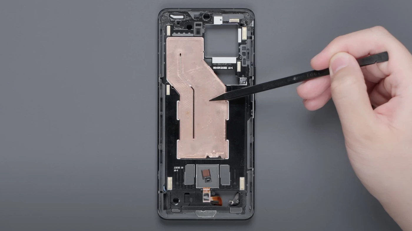 (Image Credit - WekiHome) Xiaomi 13 Ultra giant cooling plate - Xiaomi 13 Ultra Preview: Game-changer for Smartphone Photography?