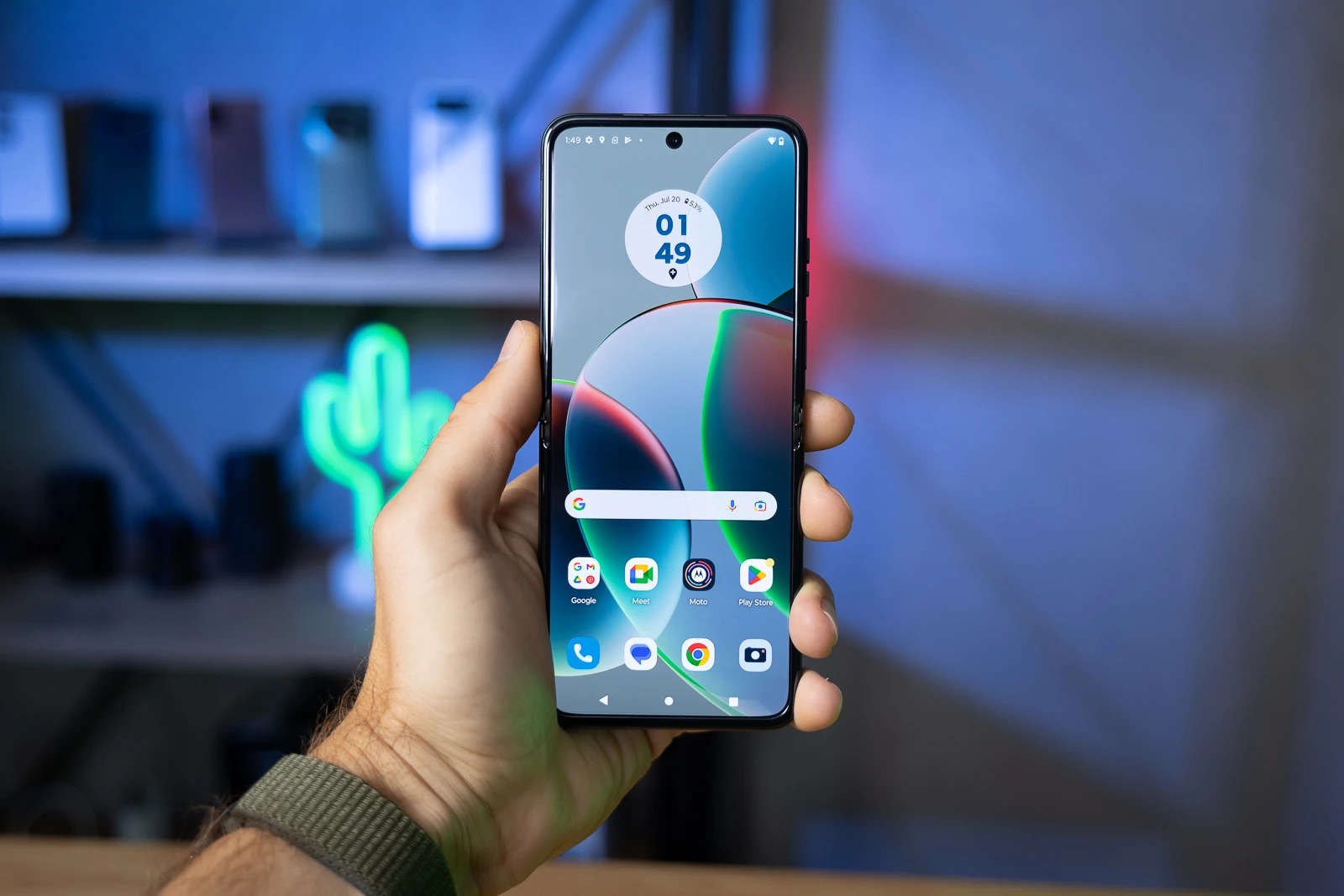 Image credit - PhoneArena - Motorola Razr (2023) Review: A flippin' good deal!