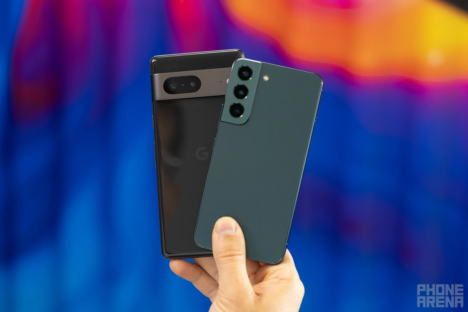 Google Pixel 7 vs Samsung Galaxy S22: comparison