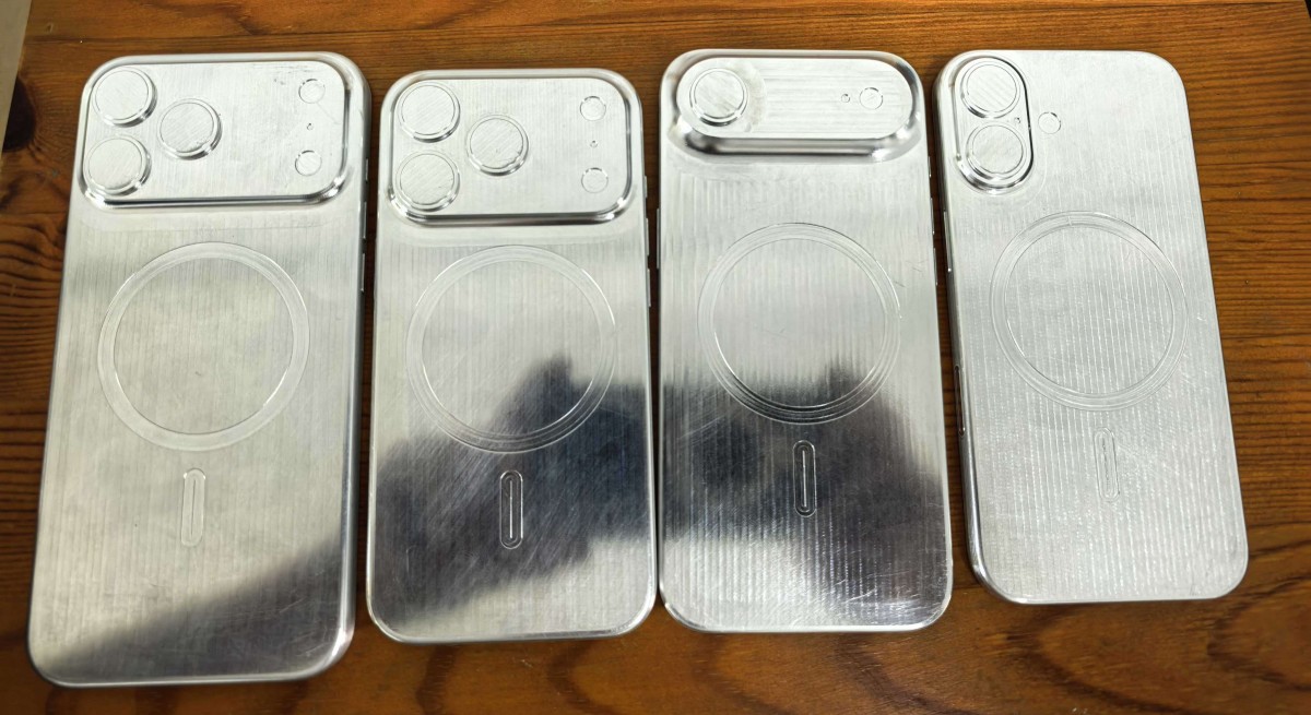 iPhone 17 series molds