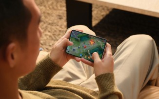 Huawei Pura X Close-Up