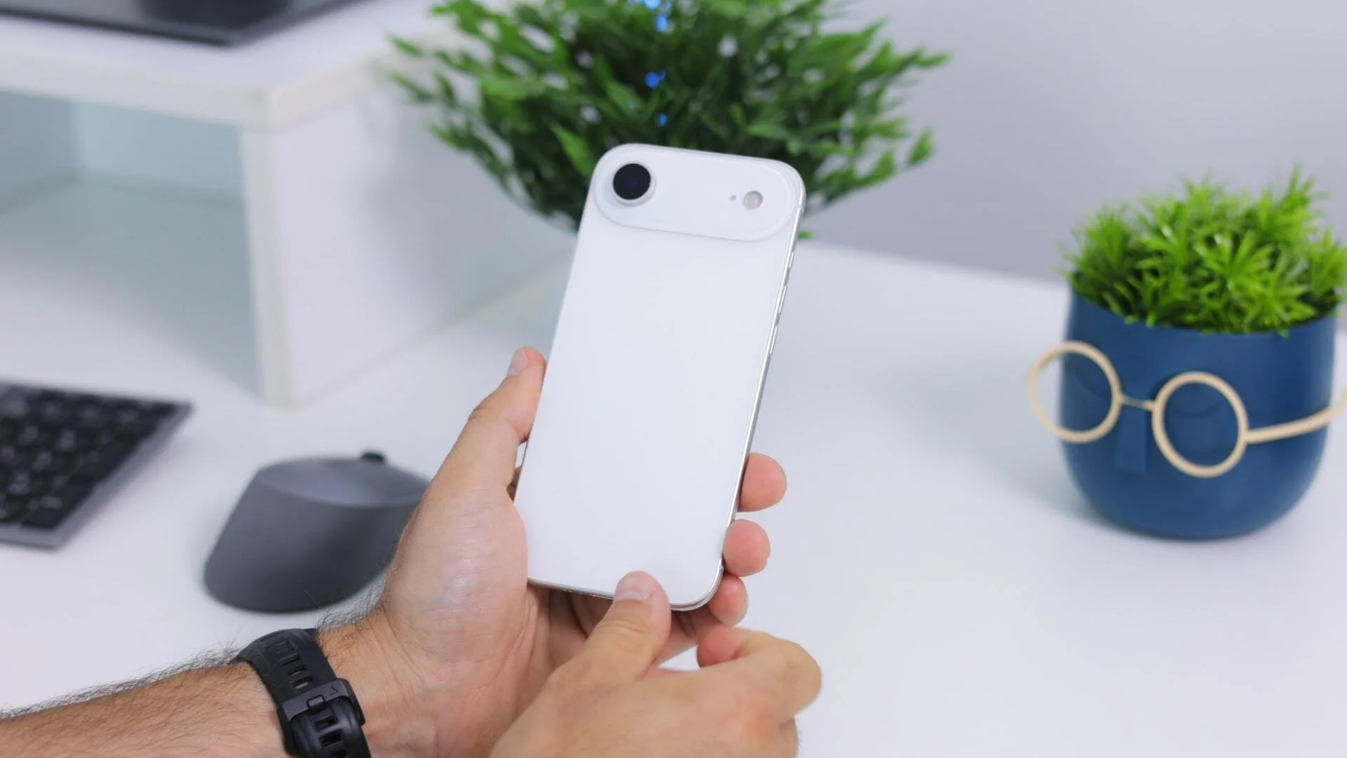 iPhone 17 dummy unit