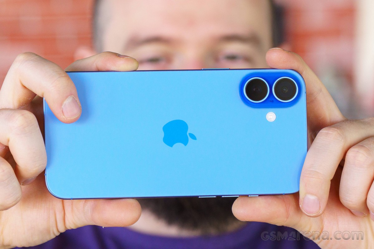 iPhone Camera Control Facing Potential Discontinuation Amid Lack of Use, Unverified Rumor Suggests
