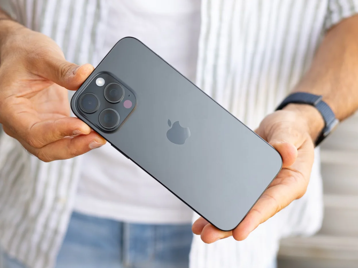 iPhone 16 Pro wireless charging