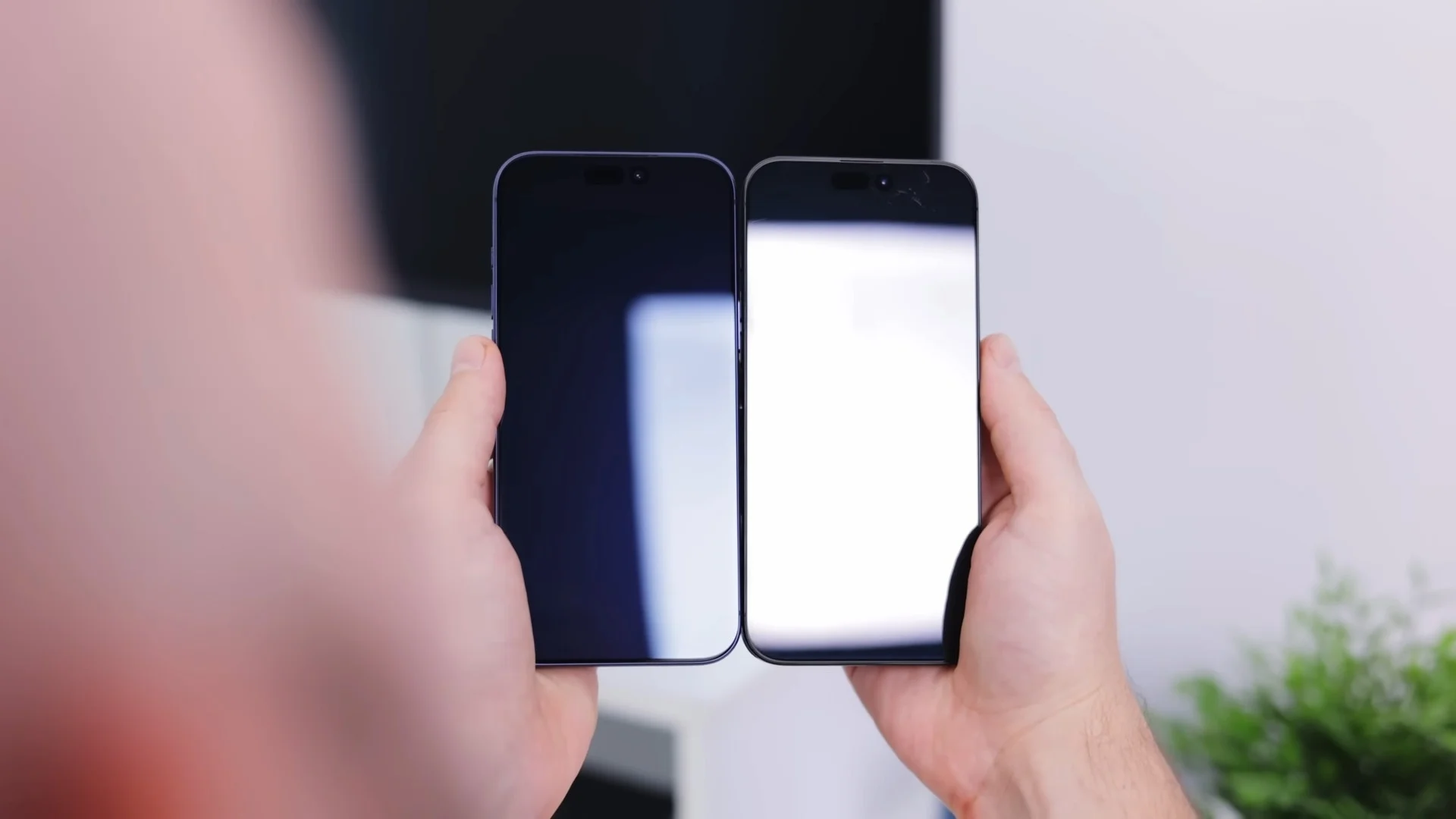 The S25 Ultra is incredible at fighting off reflections