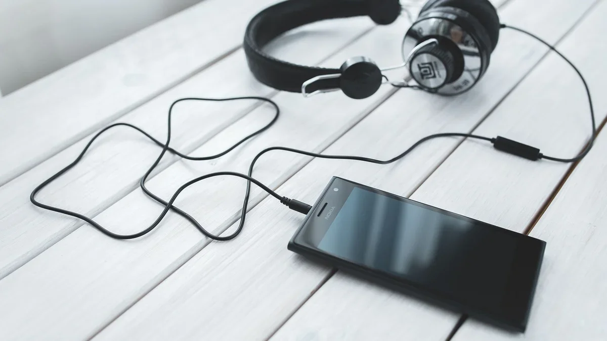 Smartphone focusing on the headphone jack