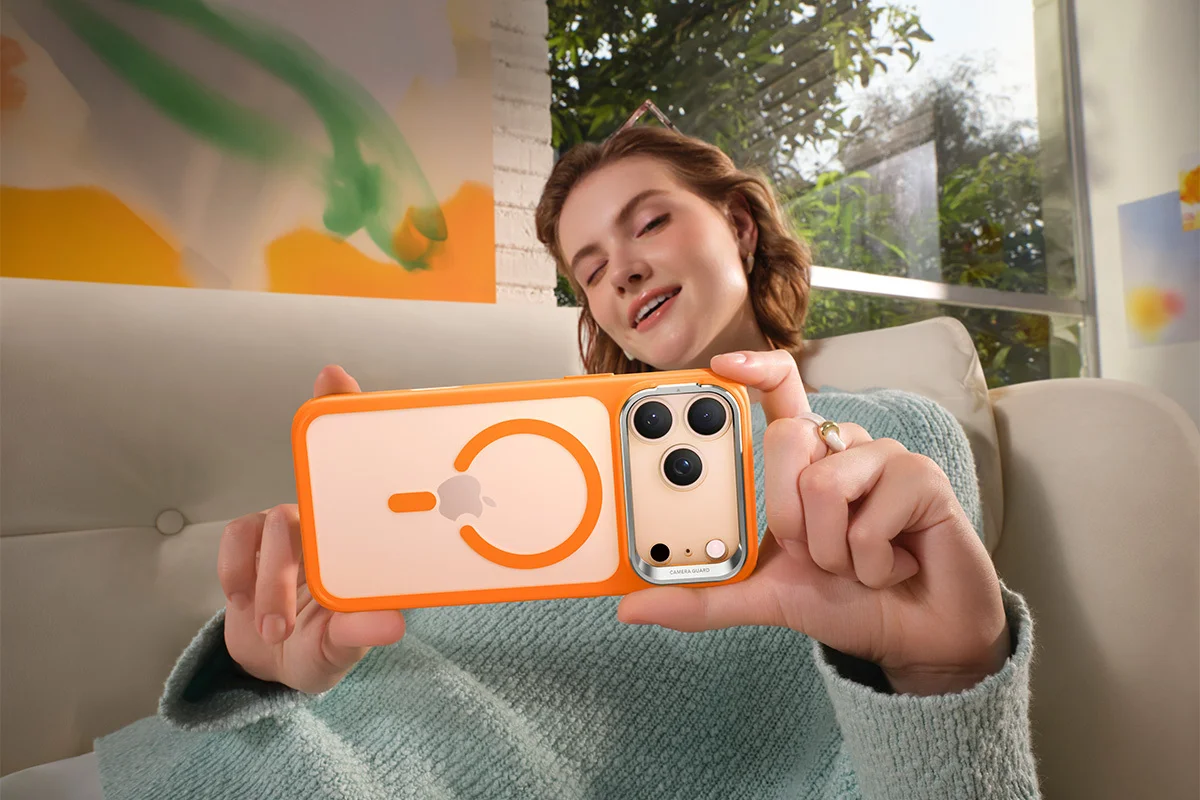 ESR Classic Hybrid Case with Stash Stand