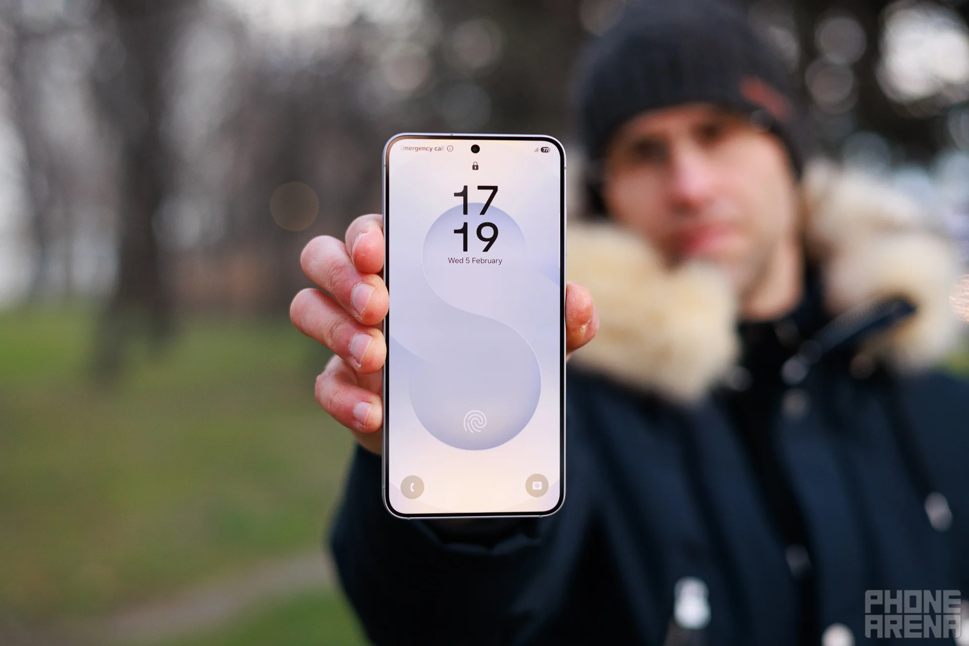 A man holding a Galaxy S25