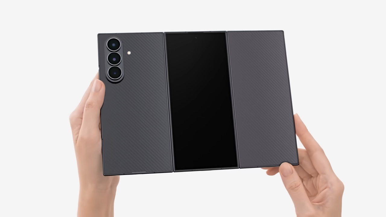 Galaxy Z TriFold gaming and media