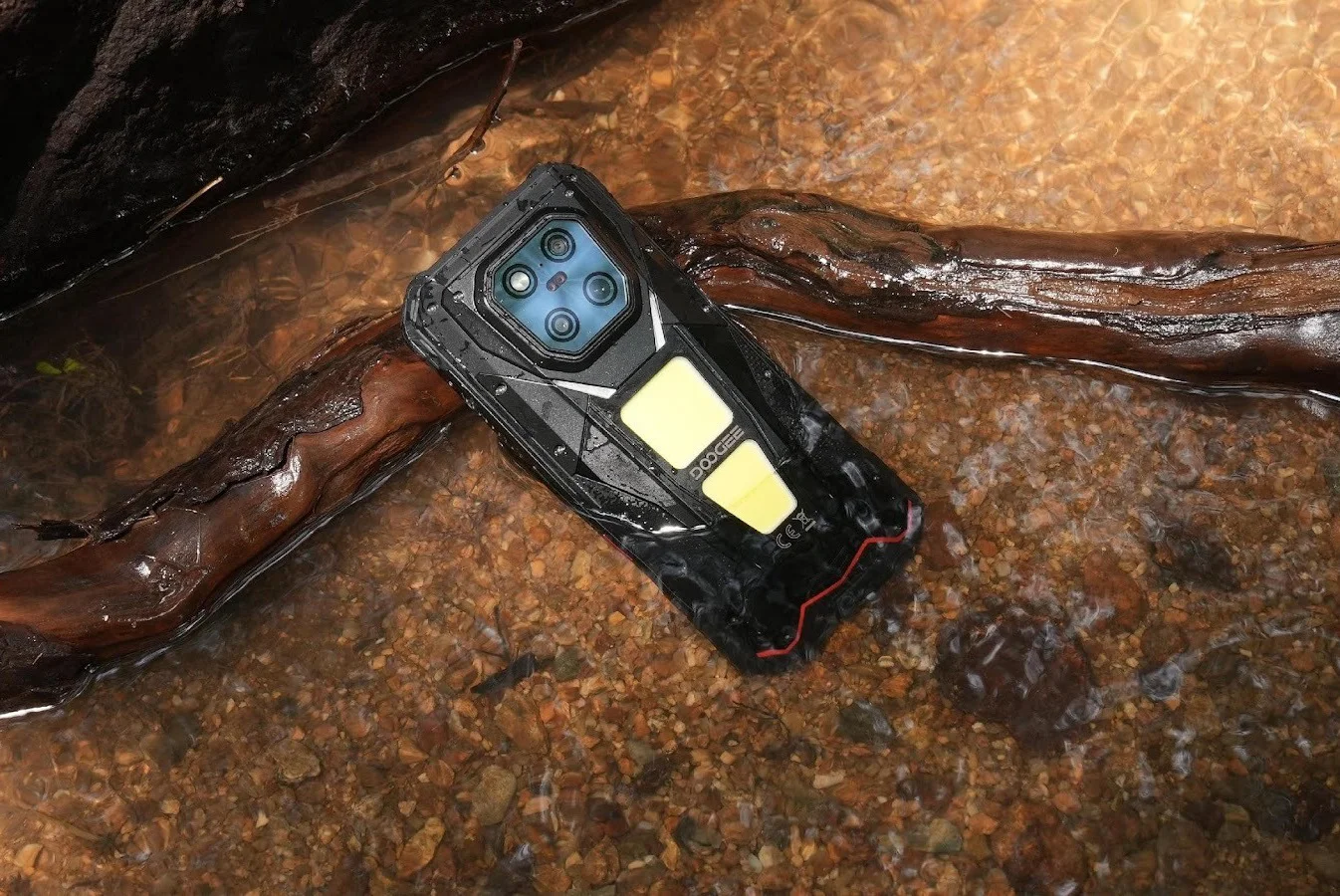 Doogee V Max rugged smartphone design
