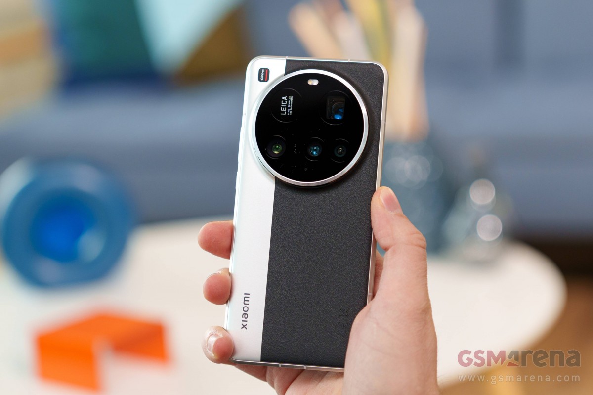 The Xiaomi 15 Ultra offers dual telephoto cameras