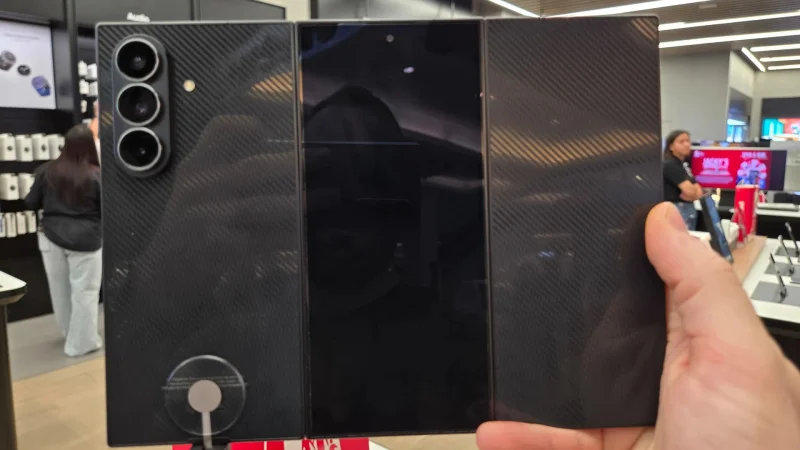 Samsung and Apple's iPhone Fold