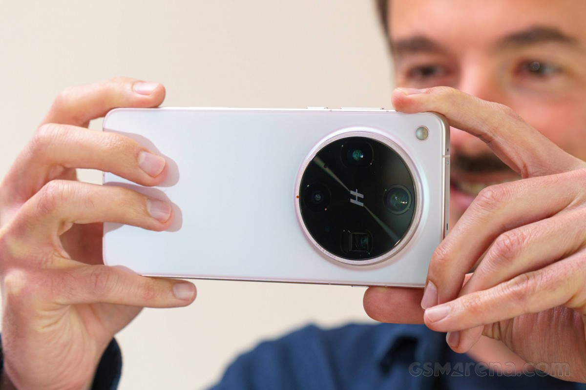 The Oppo Find X8 Ultra also featured dual periscope cameras