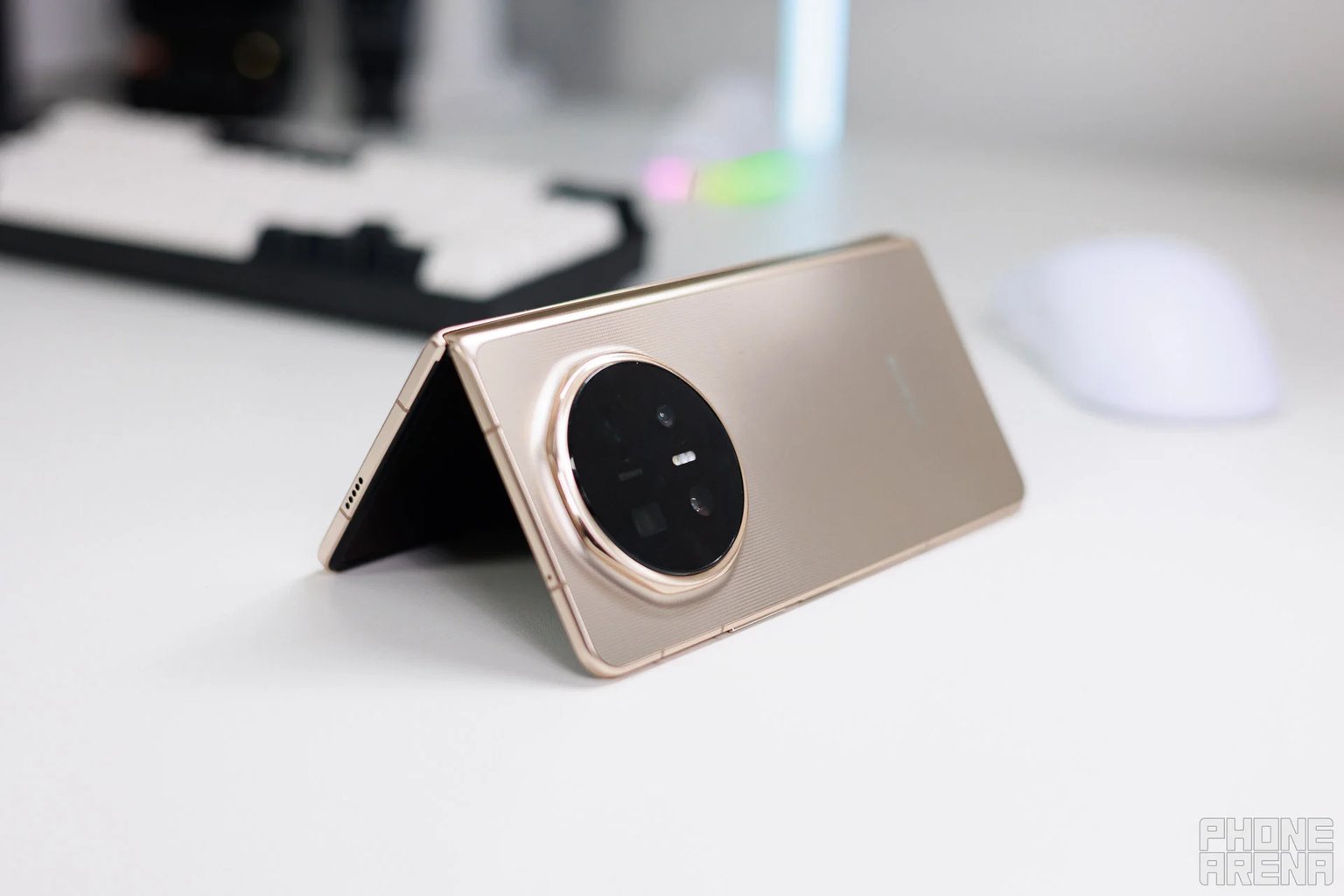 Honor Magic V6 - Stylish Gold Finish