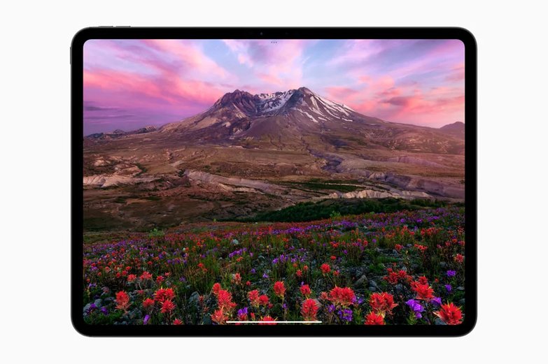 Apple iPad Pro with tandem OLED
